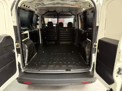 Fiat Doblo 2019 - 8999 EUR, 160500 km - AUTO.MOTO.pt - 160500km - foto 8 de 10