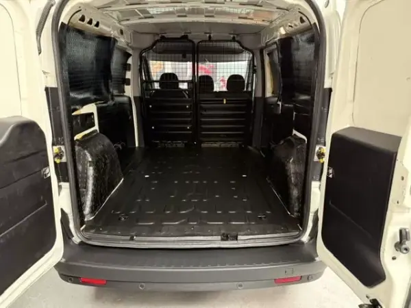 Fiat Doblo 2019 - 8999 EUR, 160500 km - AUTO.MOTO.pt - 160500km - foto 8 de 10