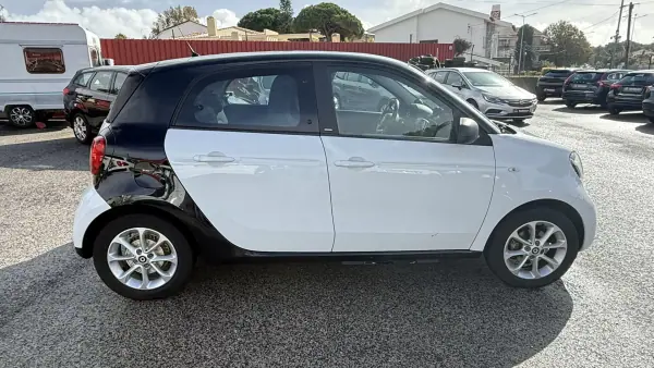Smart ForFour 2017 - 11490 EUR, 22359 km - AUTO.MOTO.pt - 22359km - foto 34 de 48