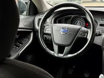 Volvo V40 2018 - 16850 EUR, 87000 km - AUTO.MOTO.pt - 87000km - foto 6 de 16