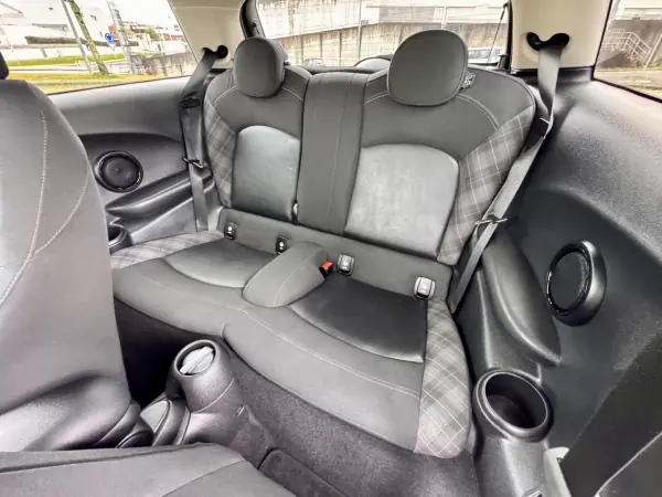 MINI Cooper 2018 - 21990 EUR, 165000 km - AUTO.MOTO.pt - 165000km - foto 29 de 31