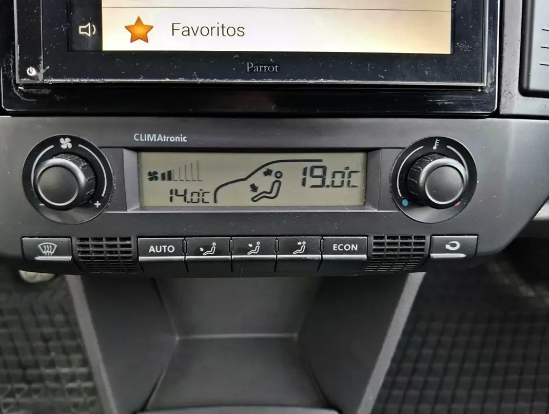 Volkswagen Polo 2009 - 6600 EUR, 174602 km - AUTO.MOTO.pt - 174602km - foto 15 de 24