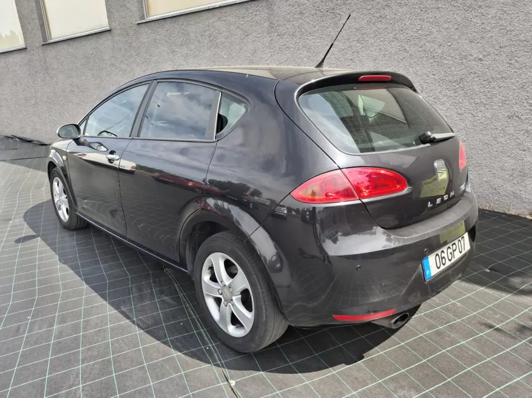 SEAT Leon 2012 - 6950 EUR, 280000 km - AUTO.MOTO.pt - 280000km - foto 2 de 11