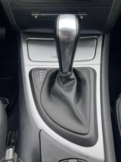 BMW 120 2008 - 12900 EUR, 300000 km - AUTO.MOTO.pt - 300000km - foto 33 de 39