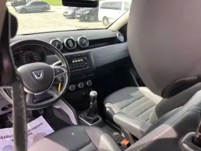 Dacia Duster 2019 - 14500 EUR, 199000 km - AUTO.MOTO.pt - 199000km - foto 6 de 9