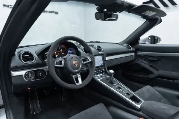 Porsche 718 Spyder 2020 - 124950 EUR, 16000 km - AUTO.MOTO.pt - 16000km - foto 18 de 52