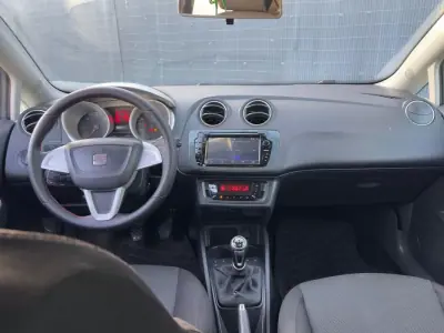 SEAT Ibiza 2009 - 8990 EUR, 135000 km - AUTO.MOTO.pt - 135000km - foto 5 de 15