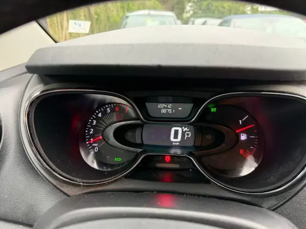 Renault Captur 2016 - 10890 EUR, 122412 km - AUTO.MOTO.pt - 122412km - foto 7 de 11