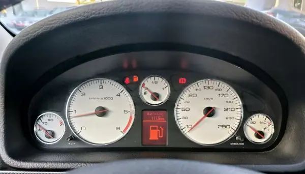 Peugeot 407 2006 - 5490 EUR, 182300 km - AUTO.MOTO.pt - 182300km - foto 4 de 23
