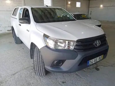 Toyota HILUX 2.4 D-4D 4WD CE 3 L CH 2018 - 23900 EUR, 172409 km - AUTO.MOTO.pt - 172409km - foto 3 de 10