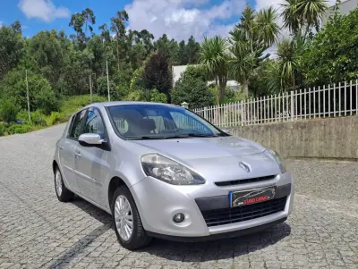 Renault Clio 2011 - 6500 EUR, 180000 km - AUTO.MOTO.pt - 180000km - foto 6 de 12