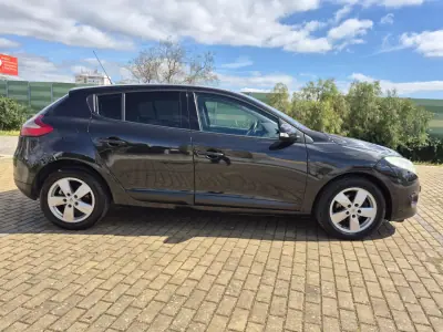 Renault Mégane 2010 - 5250 EUR, 255154 km - AUTO.MOTO.pt - 255154km - foto 4 de 23