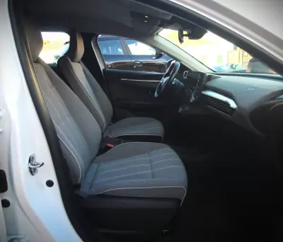 Renault Mégane E-Tech 2022 - 21000 EUR, 31000 km - AUTO.MOTO.pt - 31000km - foto 18 de 29