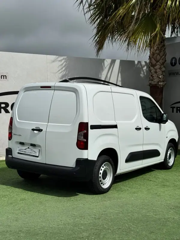 Citroën 1.5 BlueHDi M Control 2021 - 14750 EUR, 118730 km - AUTO.MOTO.pt - 118730km - foto 4 de 20