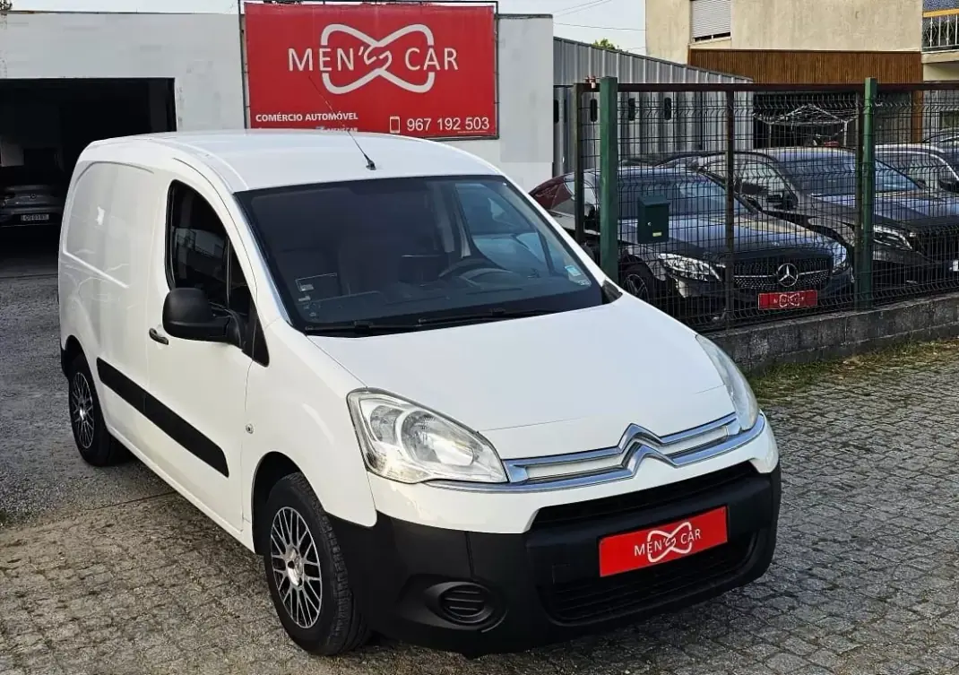 Citroën 2015 - 9999 EUR, 142000 km - AUTO.MOTO.pt - 142000km - foto 1 de 21