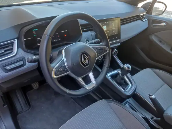 Renault Clio 2024 - 16850 EUR, 23500 km - AUTO.MOTO.pt - 23500km - foto 15 de 15
