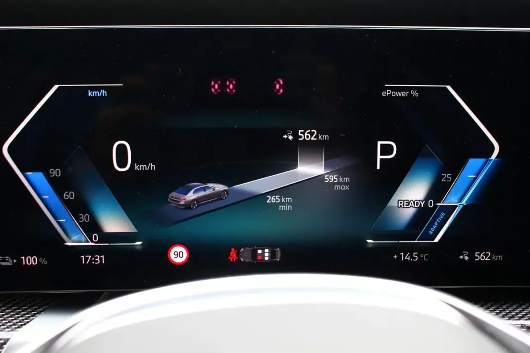 BMW 318 2022 - 27250 EUR, 132000 km - AUTO.MOTO.pt - 132000km - foto 30 de 38