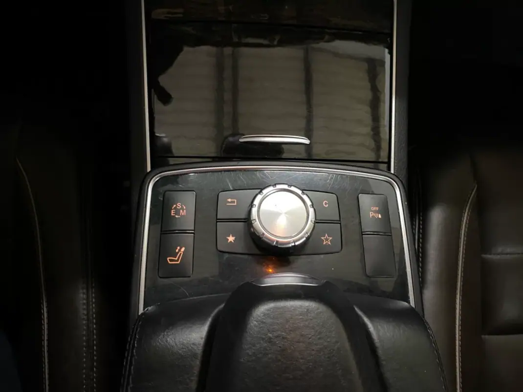 Mercedes-Benz E 220 2014 - 18750 EUR, 284400 km - AUTO.MOTO.pt - 284400km - foto 15 de 20