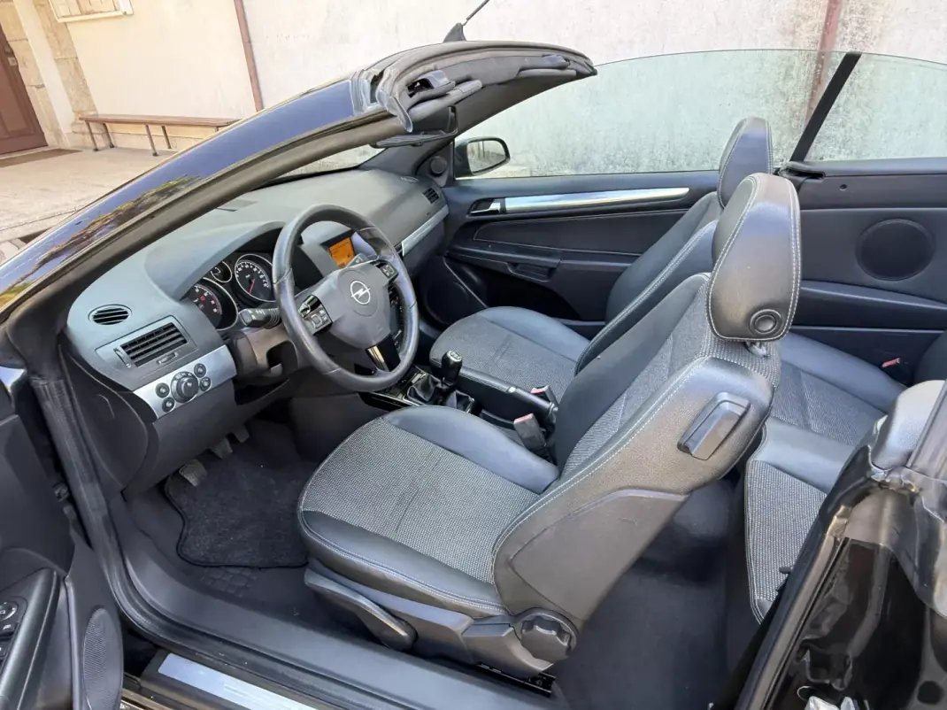 Opel Astra Cabrio 2006 - 7499 EUR, 97000 km - 97000km - foto 19 de 25