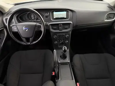 Volvo V40 2015 - 12450 EUR, 143090 km - AUTO.MOTO.pt - 143090km - foto 9 de 20
