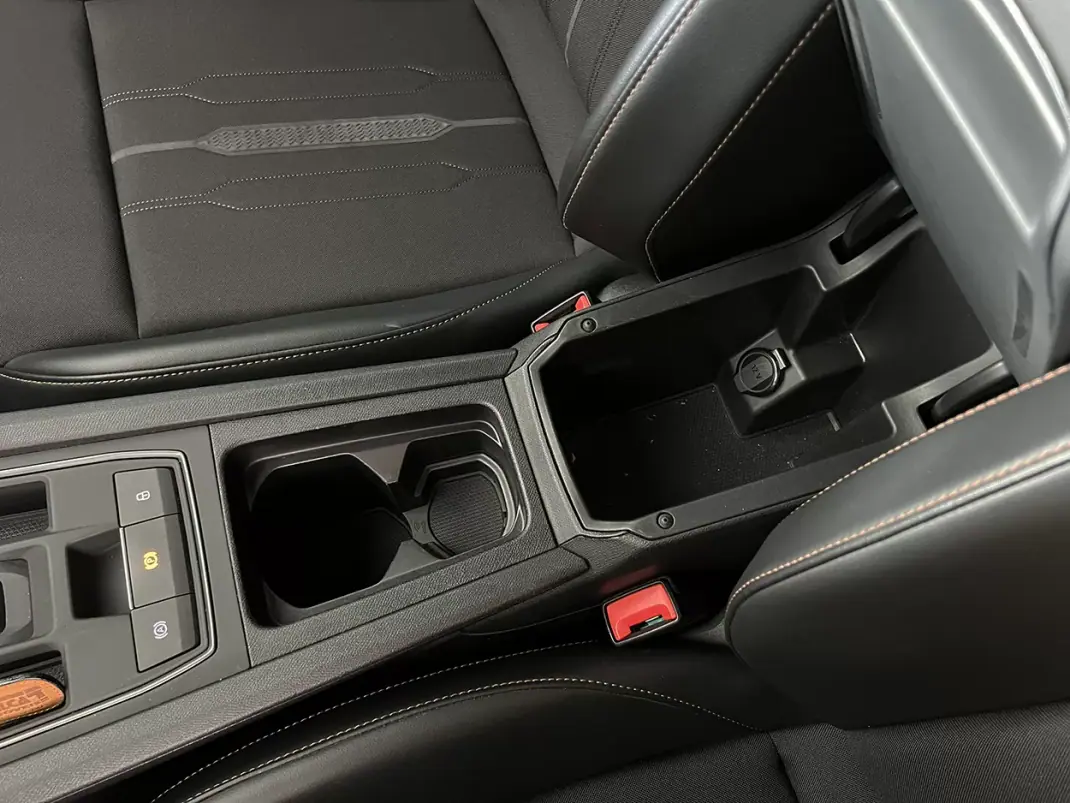 Cupra Formentor 2022 - 26900 EUR, 80652 km - AUTO.MOTO.pt - 80652km - foto 18 de 25