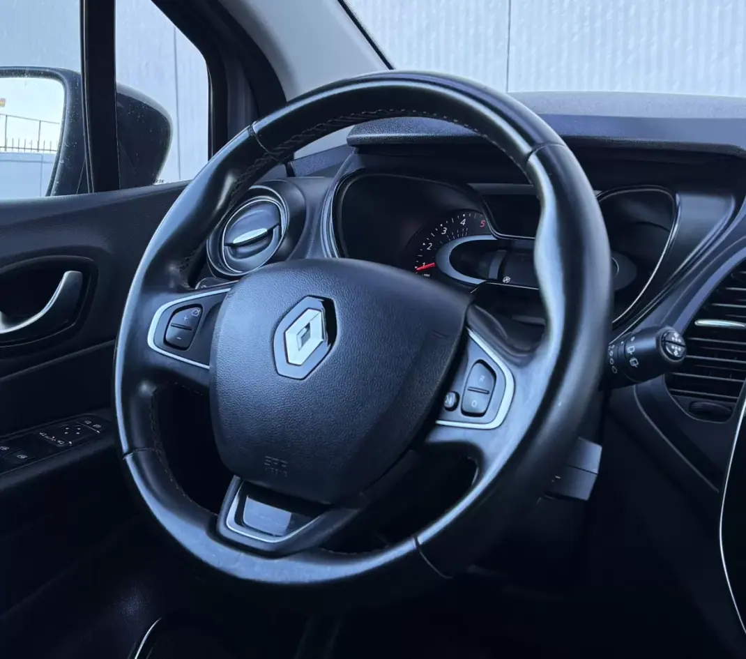 Renault Captur 2018 - 13950 EUR, 119000 km - AUTO.MOTO.pt - 119000km - foto 16 de 42