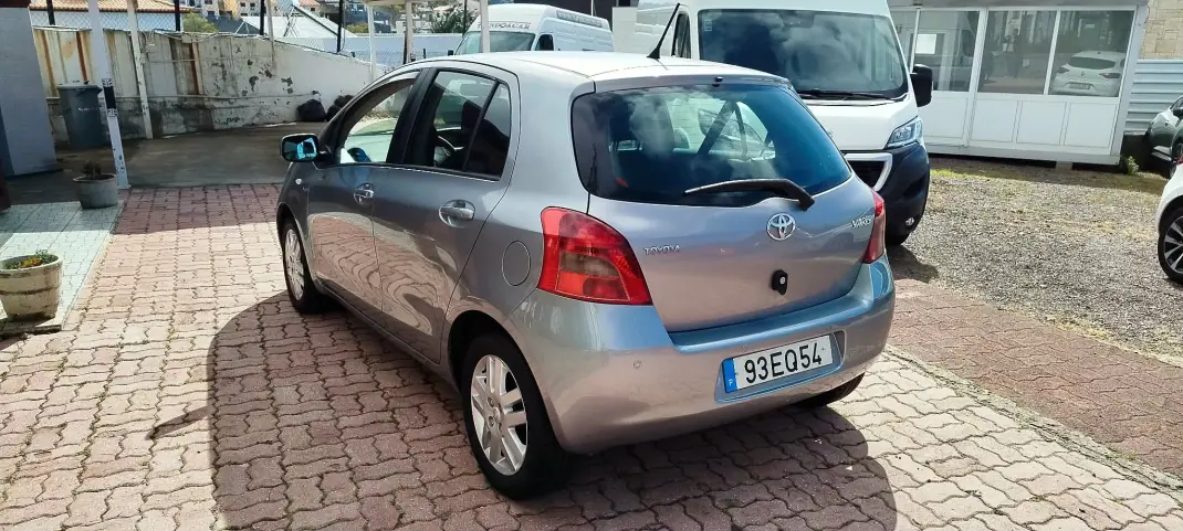 Toyota Yaris 2017 - 6950 EUR, 221000 km - AUTO.MOTO.pt - 221000km - foto 4 de 13