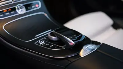 Mercedes-Benz E 220 2018 - 49000 EUR, 103000 km - AUTO.MOTO.pt - 103000km - foto 14 de 21