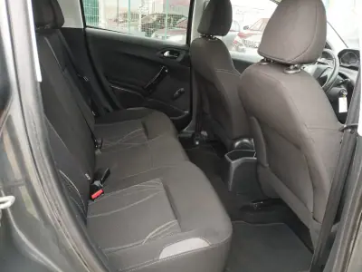 Peugeot 208 2015 - 7450 EUR, 116512 km - AUTO.MOTO.pt - 116512km - foto 18 de 23