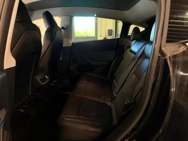 Tesla Model Y 2022 - 35990 EUR, 89658 km - AUTO.MOTO.pt - 89658km - foto 13 de 17