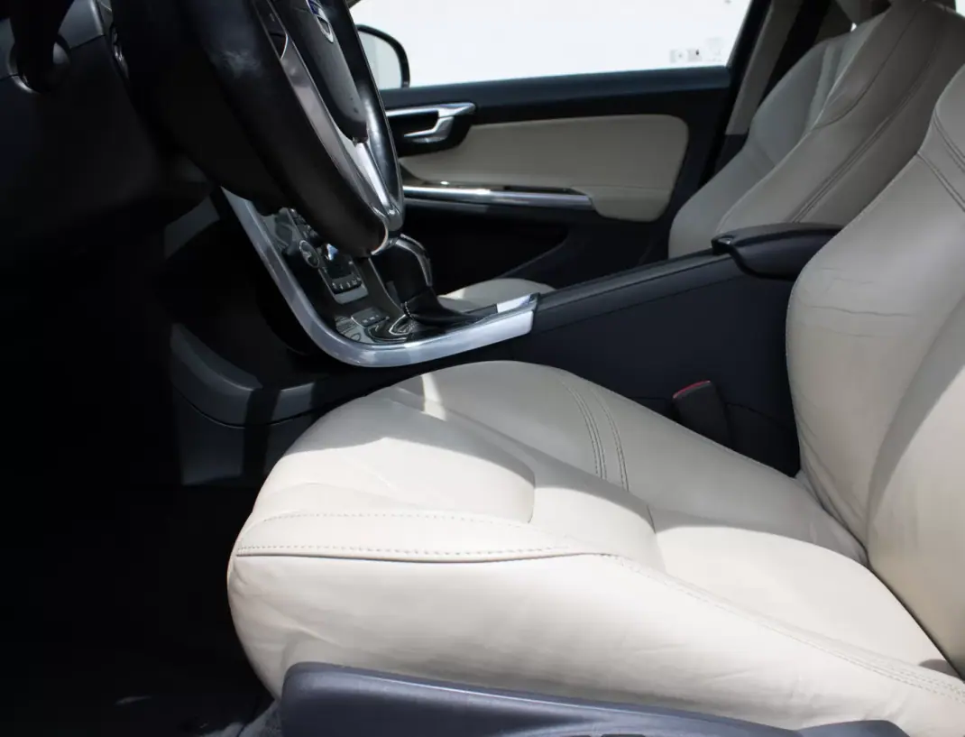 Volvo V60 2013 - 12500 EUR, 242000 km - 242000km - foto 13 de 45