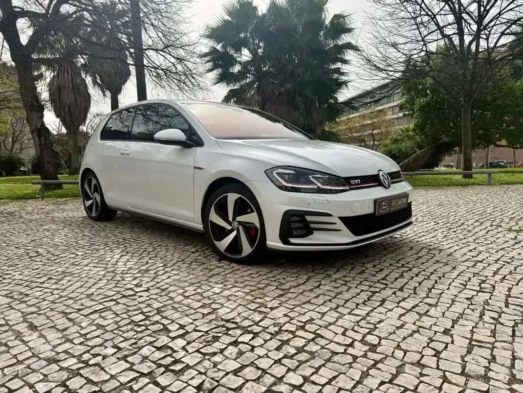 Volkswagen Golf 2017 - 23990 EUR, 87650 km - AUTO.MOTO.pt - 87650km - foto 13 de 38