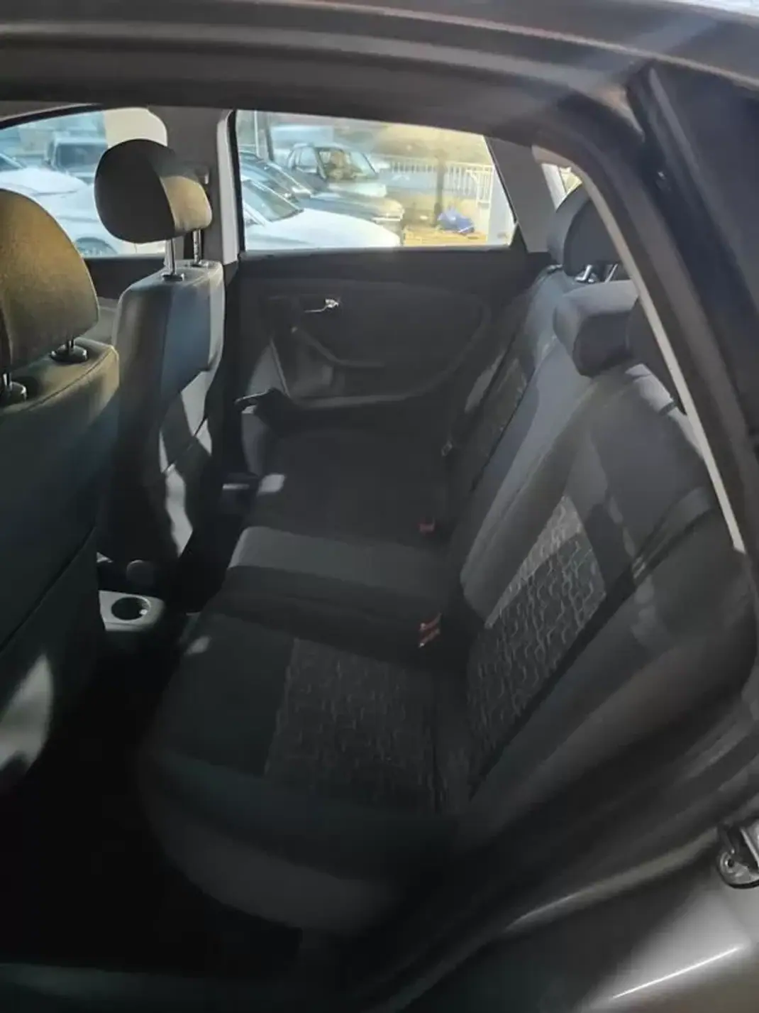 SEAT Ibiza 2007 - 3950 EUR, 300900 km - AUTO.MOTO.pt - 300900km - foto 15 de 30