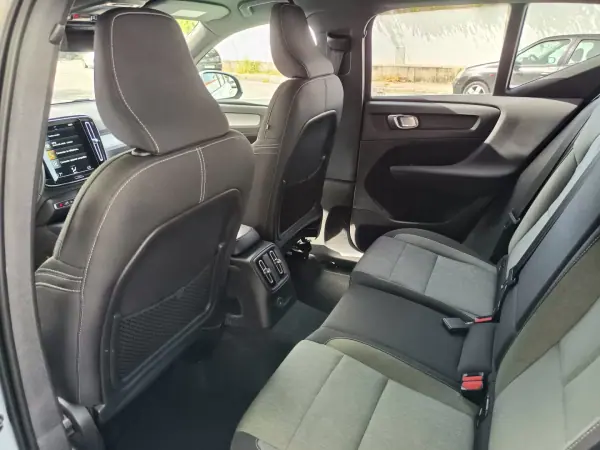 Volvo XC 40 2020 - 23990 EUR, 116700 km - AUTO.MOTO.pt - 116700km - foto 20 de 26