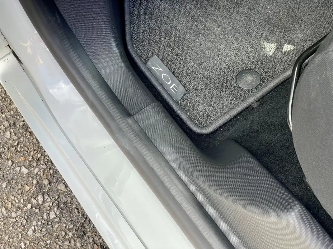 Renault Zoe 2019 - 12750 EUR, 46662 km - AUTO.MOTO.pt - 46662km - foto 10 de 32