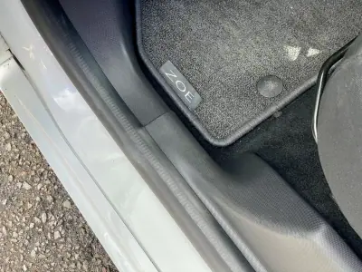 Renault Zoe 2019 - 12750 EUR, 46662 km - AUTO.MOTO.pt - 46662km - foto 10 de 32