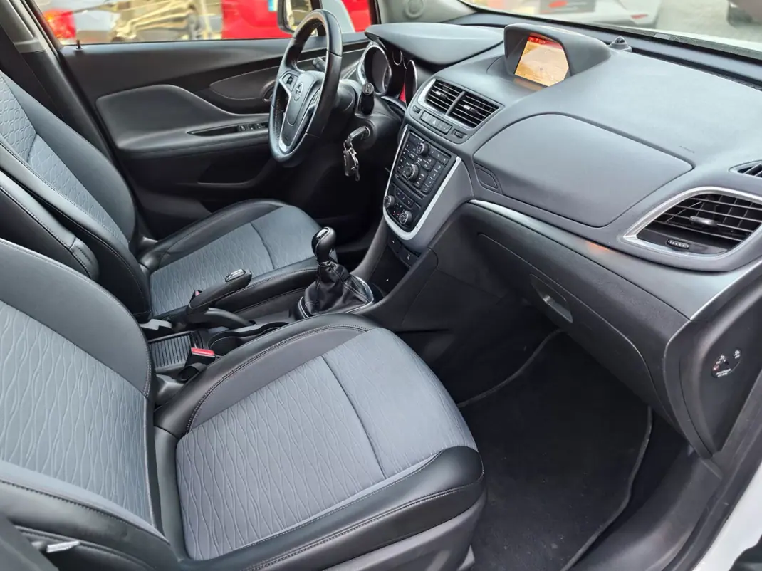 Opel Mokka 2016 - 12500 EUR, 135000 km - AUTO.MOTO.pt - 135000km - foto 8 de 18