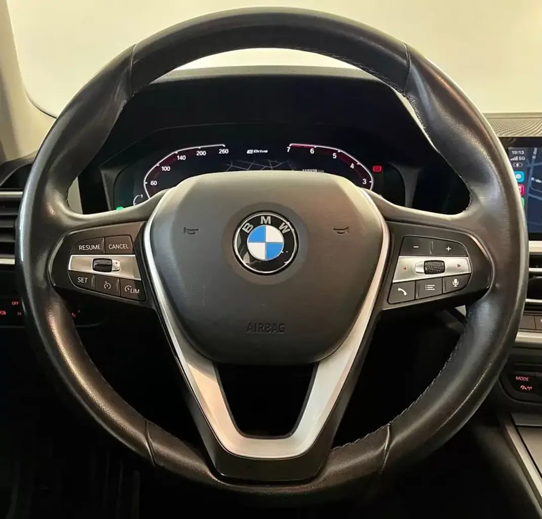 BMW 330 2019 - 23450 EUR, 115000 km - AUTO.MOTO.pt - 115000km - foto 13 de 36