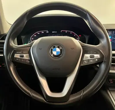 BMW 330 2019 - 23450 EUR, 115000 km - AUTO.MOTO.pt - 115000km - foto 13 de 36