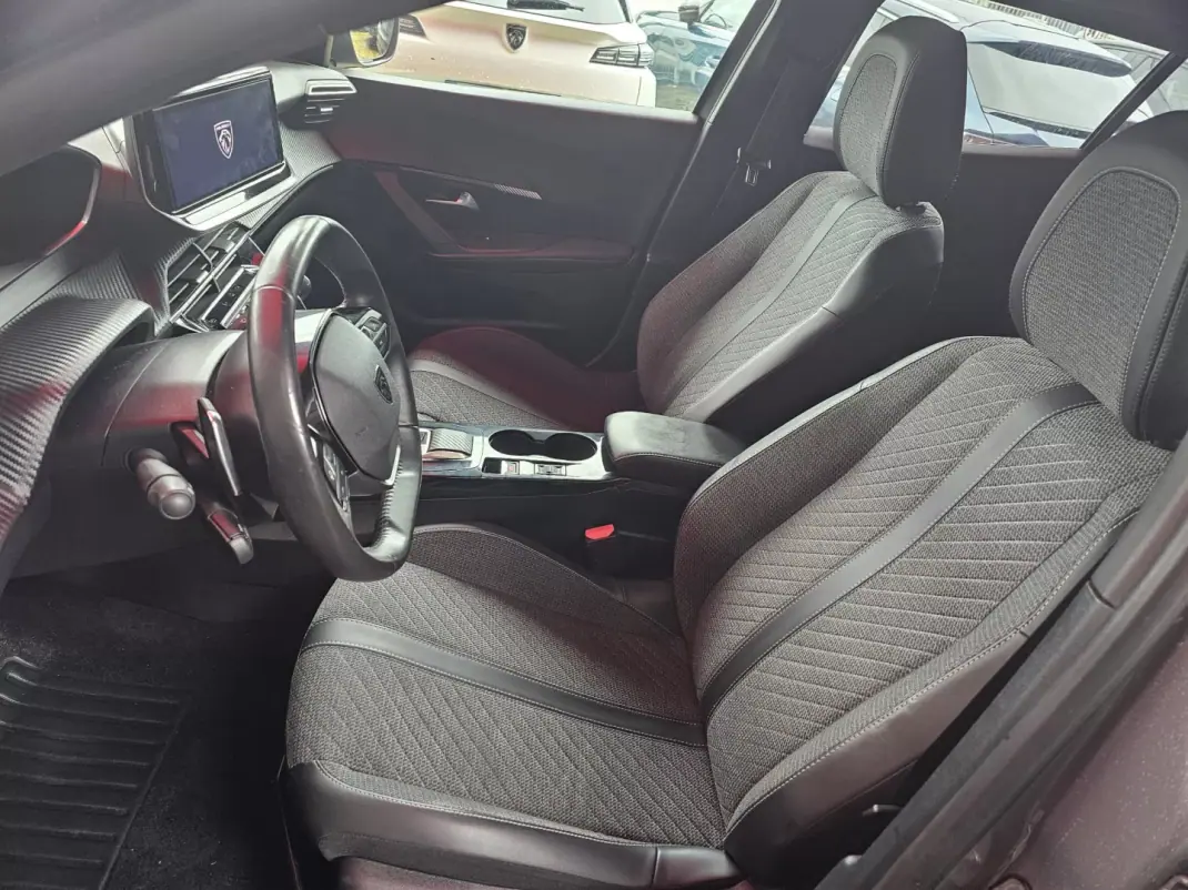 Peugeot 2008 2023 - 22999 EUR, 119000 km - AUTO.MOTO.pt - 119000km - foto 8 de 21