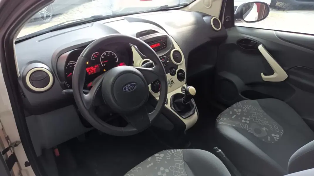 Ford KA 2015 - 7500 EUR, 111953 km - AUTO.MOTO.pt - 111953km - foto 21 de 46