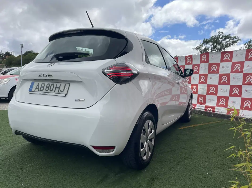 Renault Zoe 2020 - 14990 EUR, 69000 km - AUTO.MOTO.pt - 69000km - foto 3 de 23