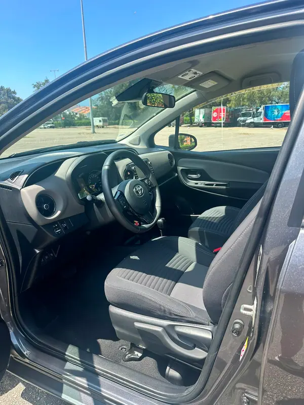 Toyota Yaris 2017 - 14500 EUR, 110000 km - AUTO.MOTO.pt - 110000km - foto 12 de 14