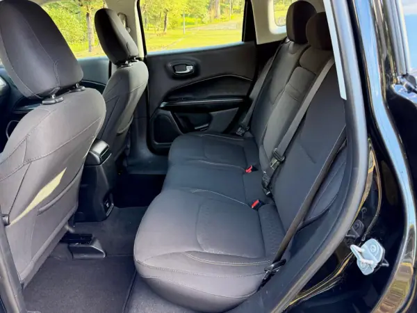 Jeep Compass 2018 - 16900 EUR, 131000 km - AUTO.MOTO.pt - 131000km - foto 13 de 21
