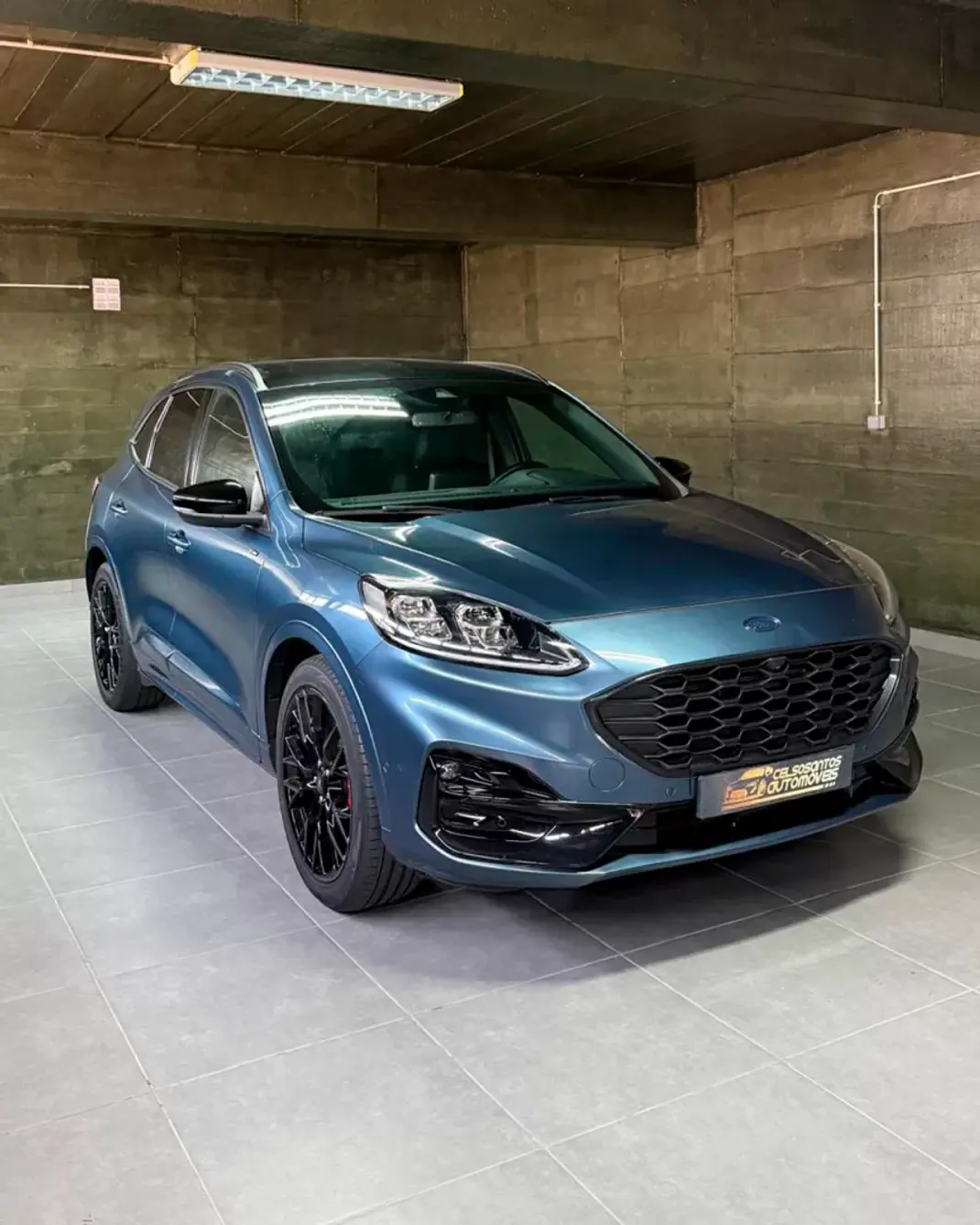 Ford Kuga 2023 - 20500 EUR, 81150 km - AUTO.MOTO.pt - 81150km - foto 1 de 13