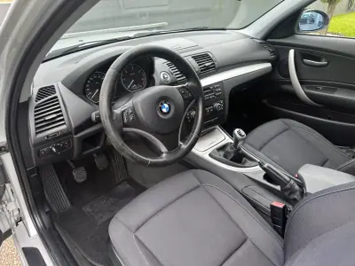 BMW 118 2009 - 8900 EUR, 184000 km - AUTO.MOTO.pt - 184000km - foto 26 de 55