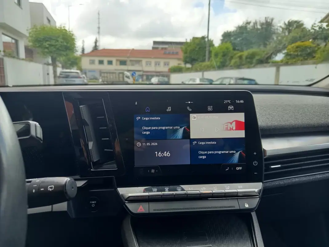Renault Mégane E-Tech 2022 - 20490 EUR, 95500 km - AUTO.MOTO.pt - 95500km - foto 18 de 19