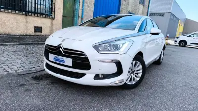 Citroën DS5 2015 - 10900 EUR, 175000 km - AUTO.MOTO.pt - 175000km - foto 11 de 17
