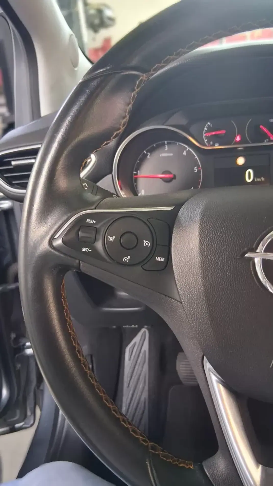 Opel Crossland X 2019 - 13490 EUR, 97717 km - AUTO.MOTO.pt - 97717km - foto 12 de 16