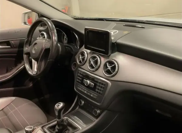 Mercedes-Benz GLA 200 2014 - 16990 EUR, 203675 km - AUTO.MOTO.pt - 203675km - foto 4 de 7